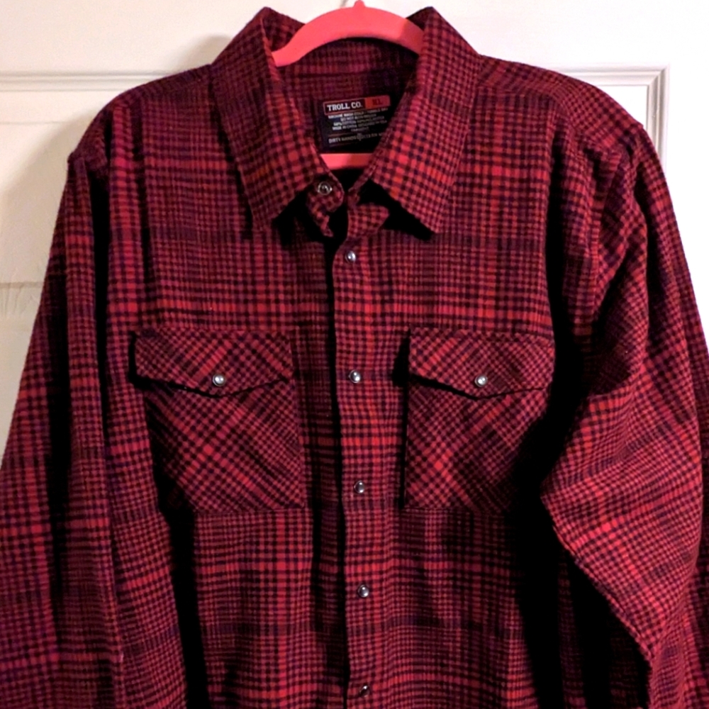 Troll Co. Dirty Hands Clean Money Red flannel size XL